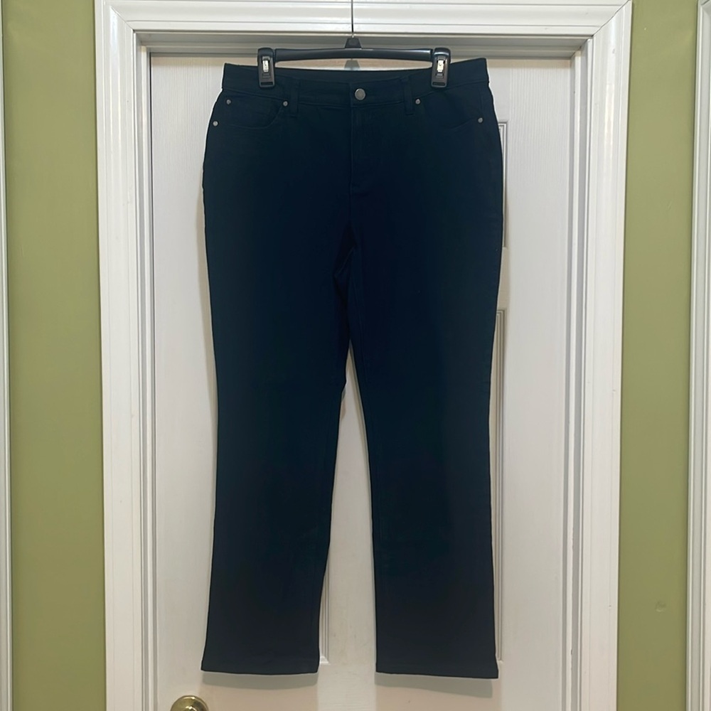 Chicos - Fabulously Slimming black straight leg pants - Chicos 1.5 Short (10/12)